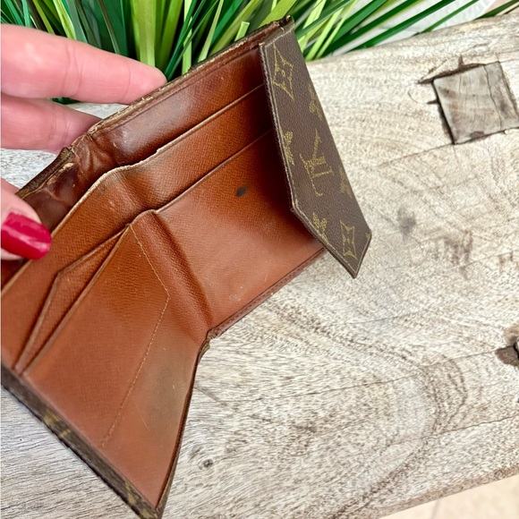 Louis Vuitton Monogram Elise Compact Wallet - Picture 10 of 16